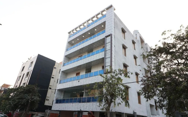 The Grand Palace by OYO Rooms