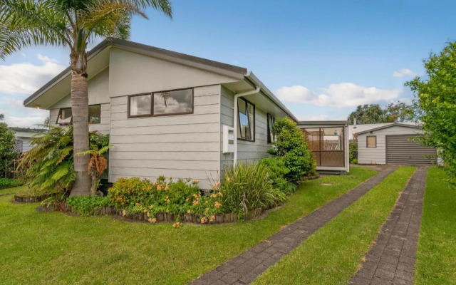 Treasure on Chestnut - Tairua Holiday Home
