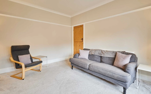 Host Stay Bristol Avenue