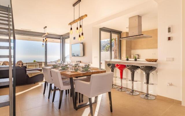 2260-Luxury villa with private pool and seaview
