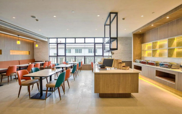 HanTing Hotel (Ningbo Jishigang Outlets)