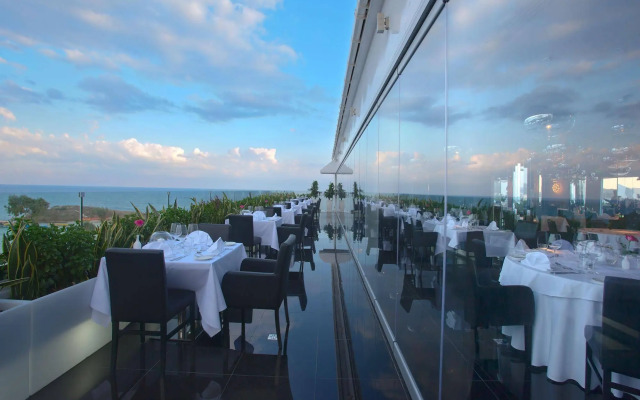 Adams Beach Hotel & Spa