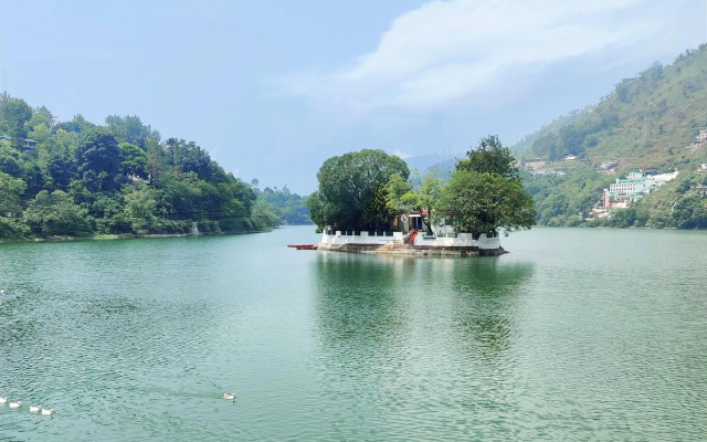 The Rosefinch Sarovar Portico