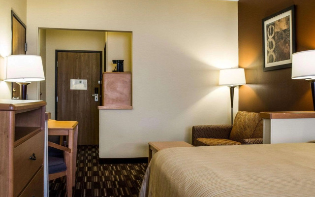 Quality Suites Near West Acres