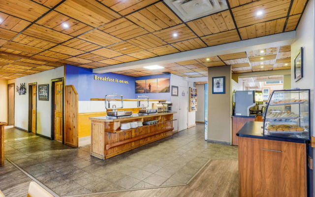 Days Inn by Wyndham Golden