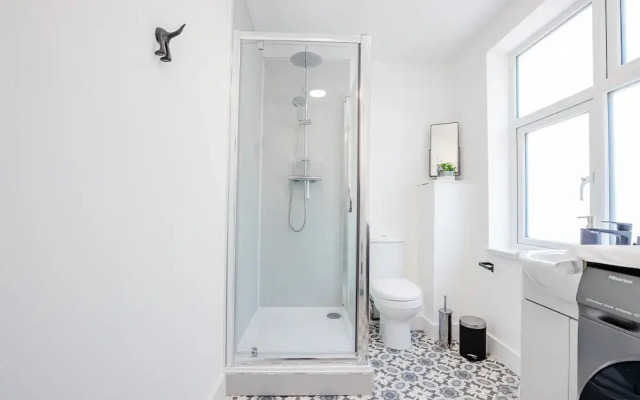 Host Stay Croydon Road Apartment