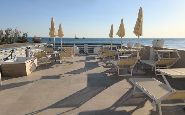 Hotel Cecina Beach