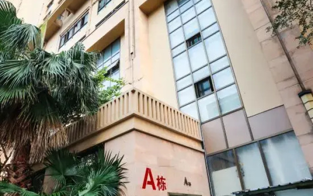 Baisong Apartment Hotel (Beihai Ningchuncheng High-speed Railway Station)