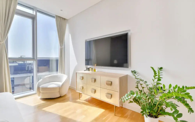 Premium 2 plus1BR condo Bluewater Island
