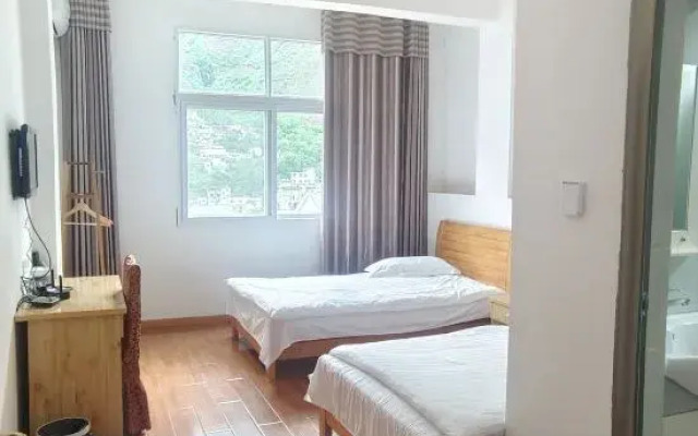Longlong Hotel