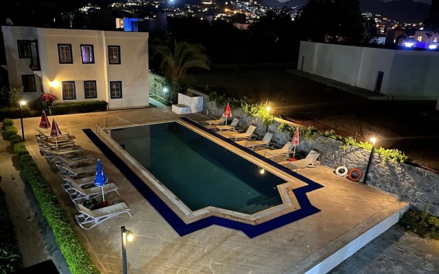 Ege Apartments