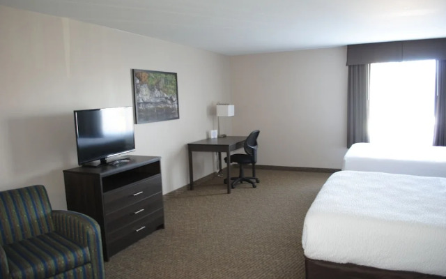 Days Inn and Suites Lindsay