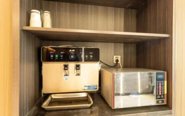 Thankyou Chain Hotel (Honggutan Subway Station Changjiang Road Branch)