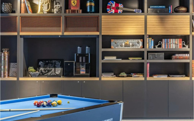 MOXY London Heathrow Airport