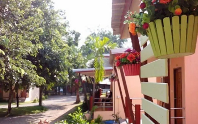 Baan Rimnam Resort