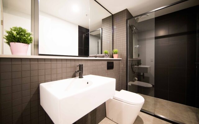 Midnight Apartments Accommodate Canberra
