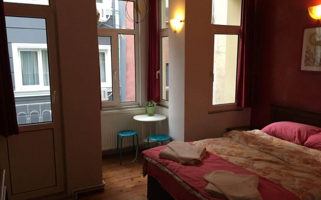 Innjoy Hostel - Adults Only