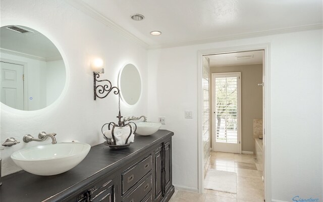 Camelback Mountain 2 BR by Casago
