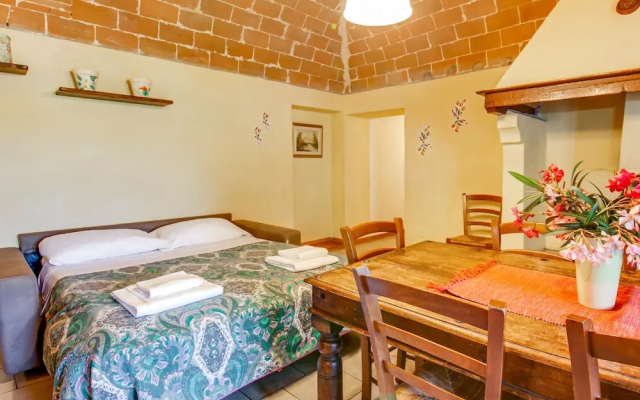 Farmhouse in Montescudaio with Shared Pool near Sea & Park