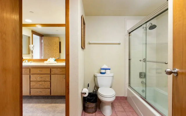1483 Lakeside 1 Bedroom Condo