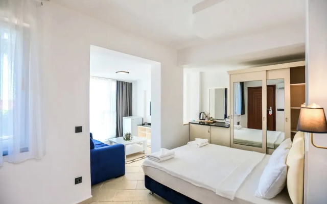 Tropical Deluxe Hotel