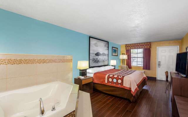 Super 8 by Wyndham Bradenton Sarasota Area