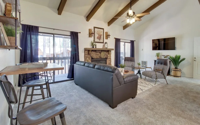 Forest-view Balcony: Pinetop-lakeside Condo