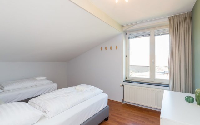 Very Spacious 6 Person Apartment Located In The Centre Of Ouddorp