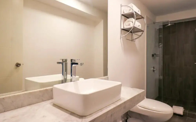 w Majestic 2BR w Modern Balcony in Miraflores