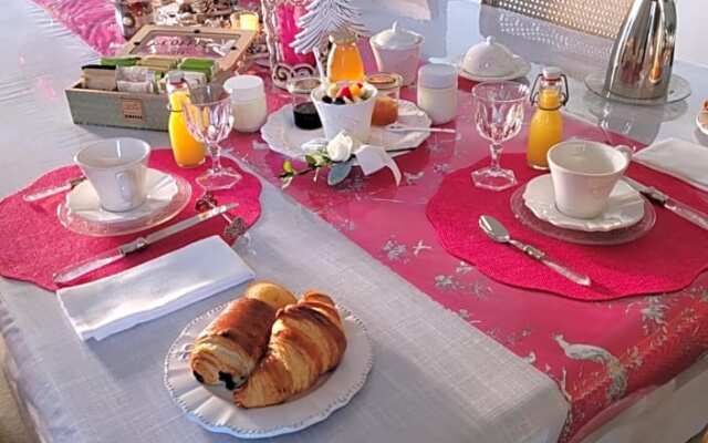 Au Chant Des Oiseaux (Adults Only)