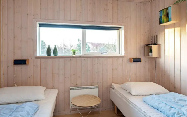 6 Person Holiday Home in Vaeggerlose