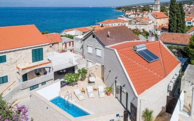 Villa Stone Pearl - Two Bedroom Holiday House With Pool