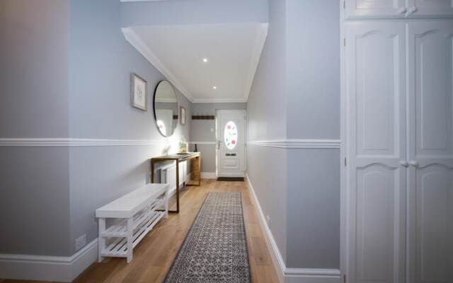 Super 5 Bedroom Family Friendly Retreat Rustington