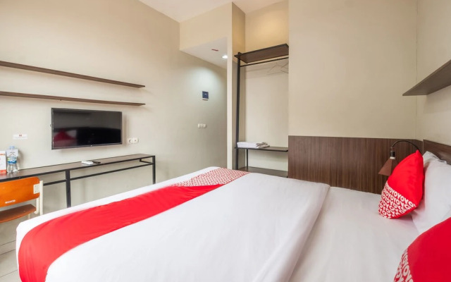 OYO 535 Cileunyi Residence