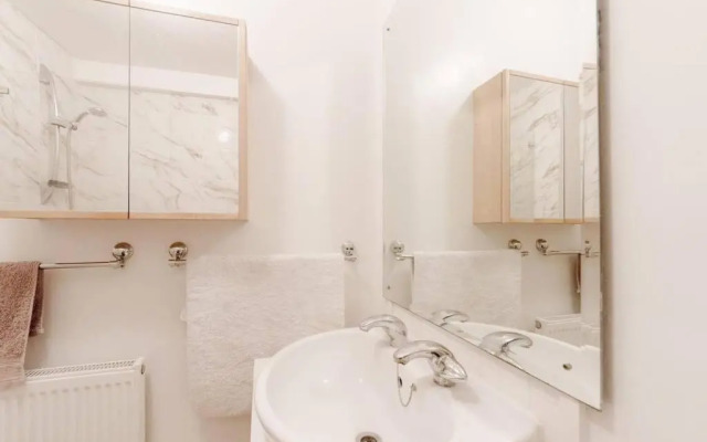Spacious Two Double Bedroom Flat