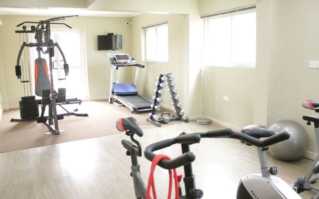 Earl Heights Suites Hotel