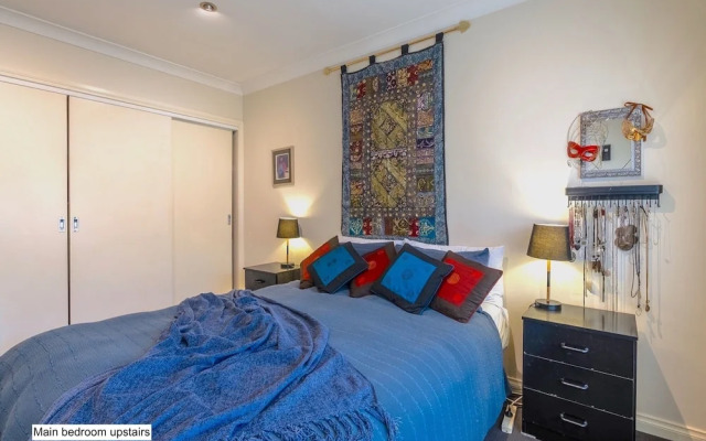 StayCentral - Tranquil Townhouse