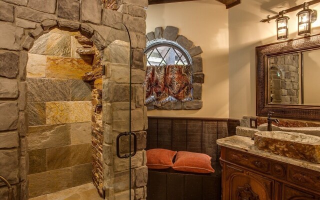 Storybook Riverside Inn