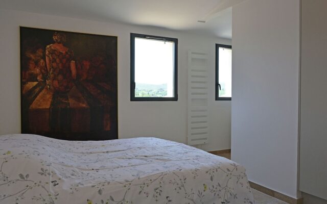 Wonderful Villa in Malaucène with Swimming Pool