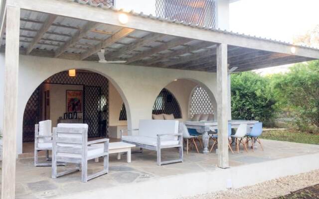 Baobab Beach House Bed & Breakfast