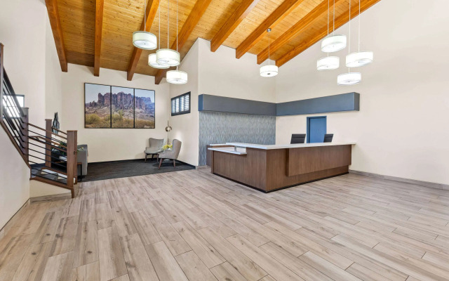 Days Inn & Suites by Wyndham Mesa Near Phoenix