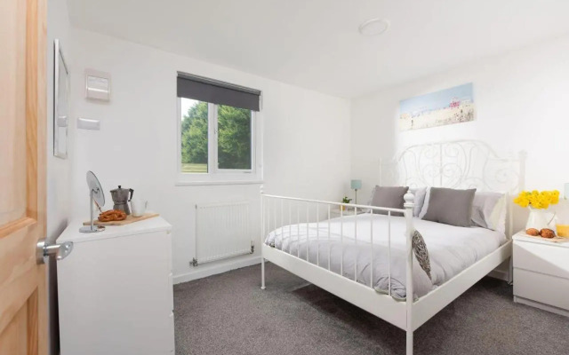 Bushwood-Beautifully Fitted Wooden Lodge Helston Cornwall