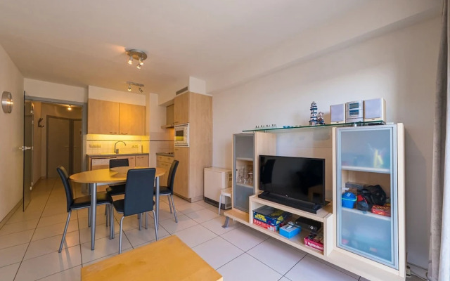 Flat Near Zeedijk With Side sea Views