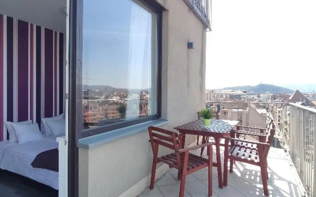 Corvin Center Suites