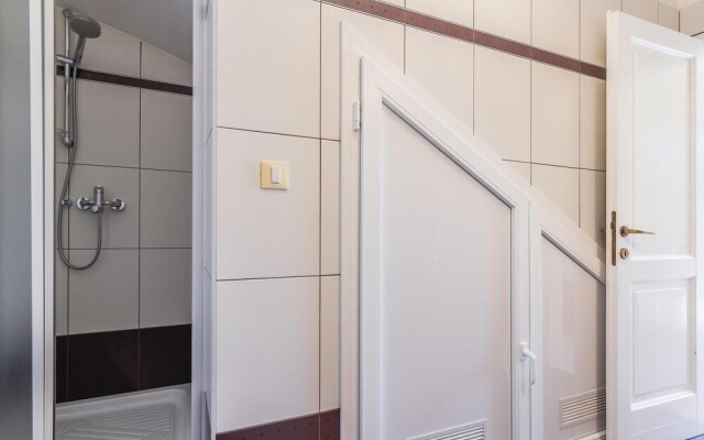 Nice Home in Rovinj With Wifi and 2 Bedrooms