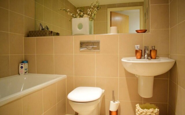 2 Bedroom Flat Sleeps 4 in Balham