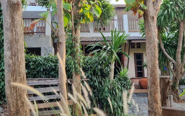 Sawasdee Sichang Resort