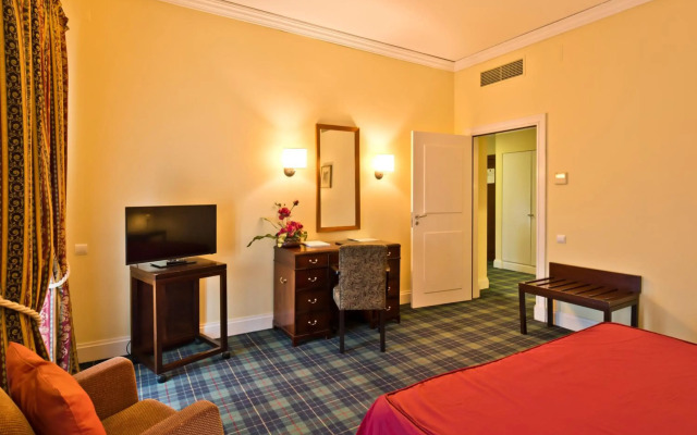 Golden Tulip Caramulo