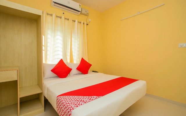 OYO 10522 Varcity Emerald