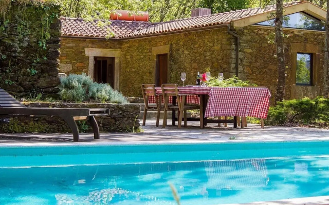 Liiiving in Caminha Oak Tree Chill House